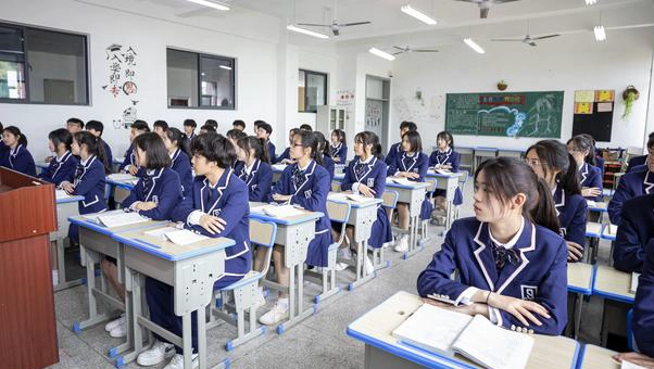 中华高级商工职业学校
